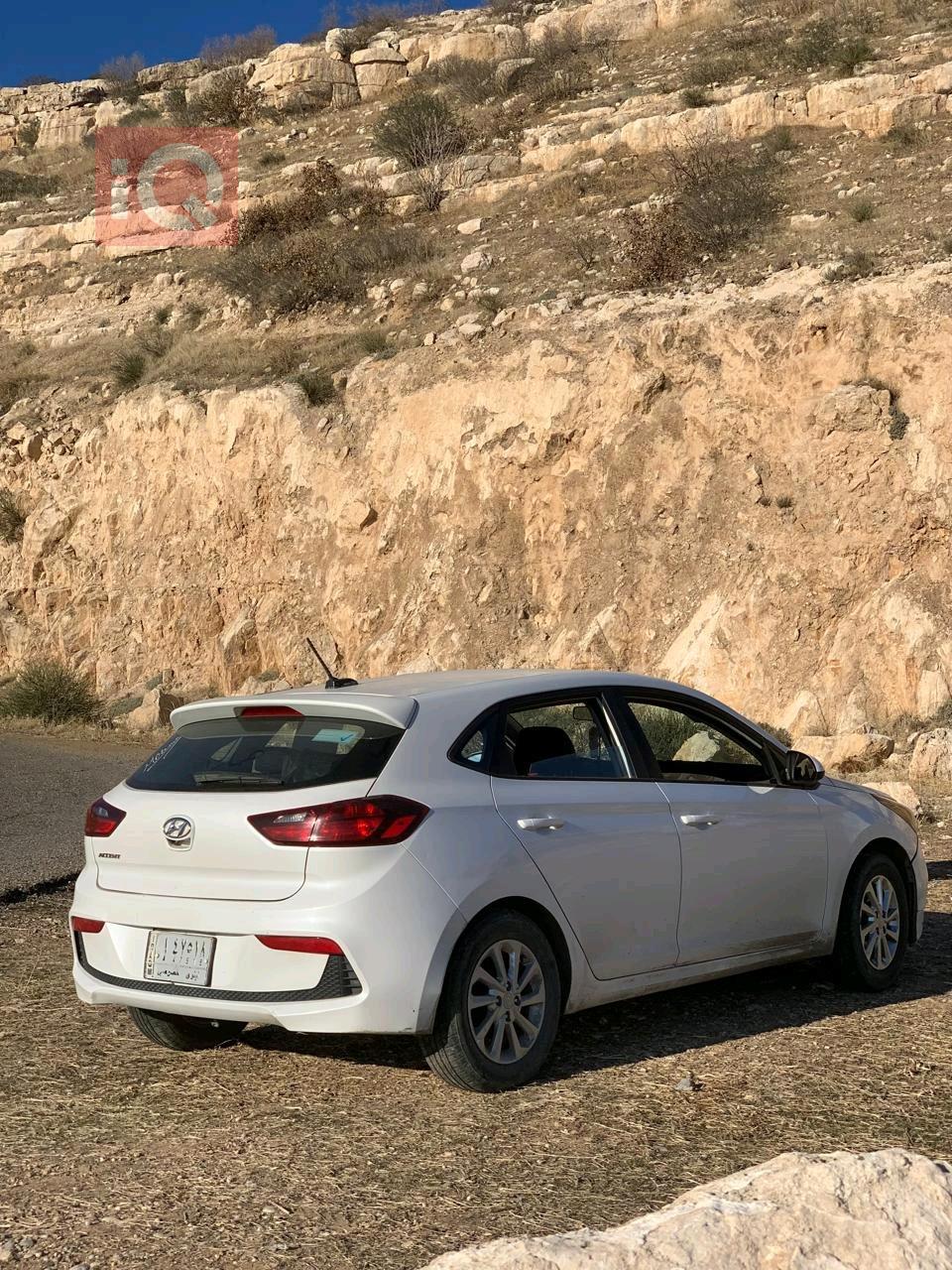هیوندای ئەکسنت هاچباک